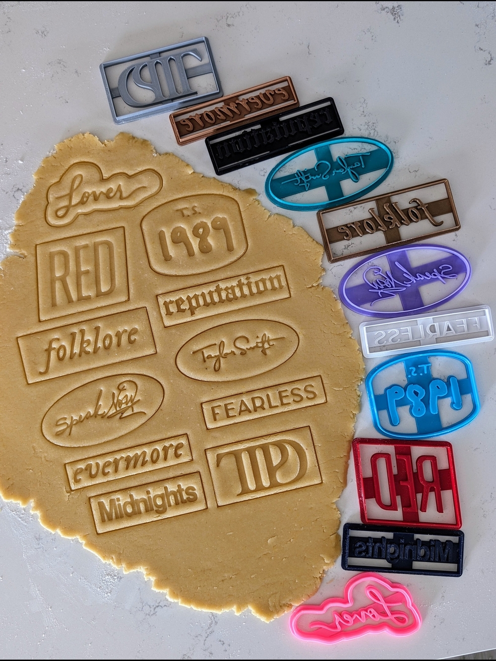 NEW! TAYLOR SWIFT COOKIE CUTTER SET